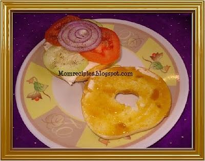 Veggie bagel sandwich