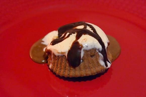 Molten lava chocolate cake