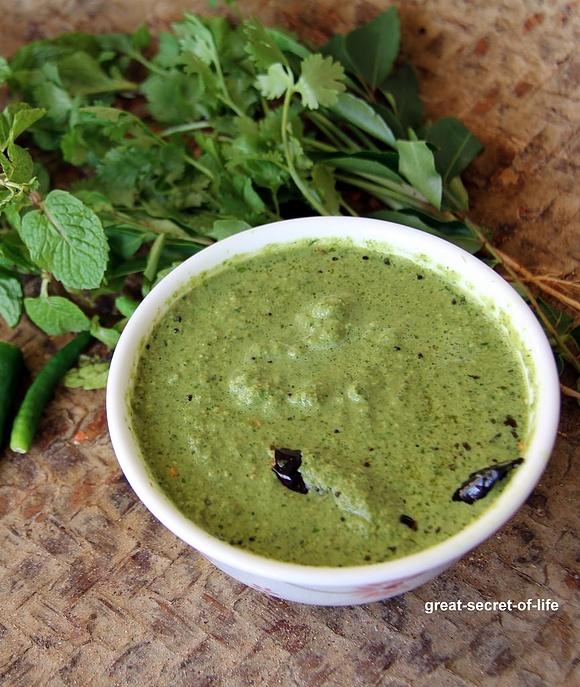 Green chutney for idli dosa roti and paratha