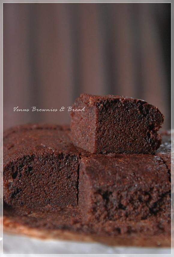Steamed moist chocolate cake