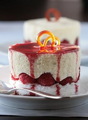 Raspberry and lime mascarpone mousse cakes