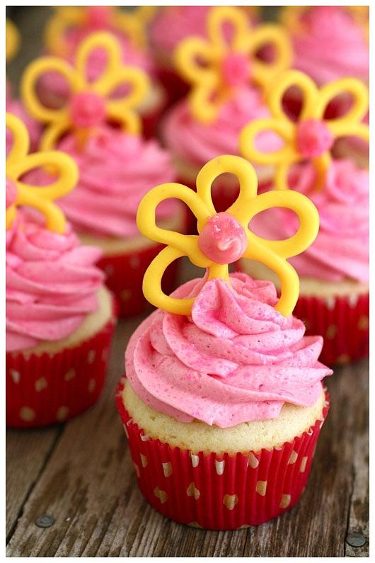 Sparkle Berry Cupcakes with Flowers