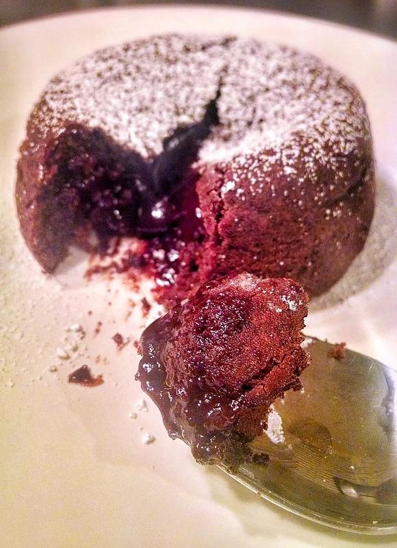 Easy chocolate molten lava cakes