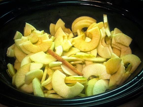 Easy crock pot apple sauce