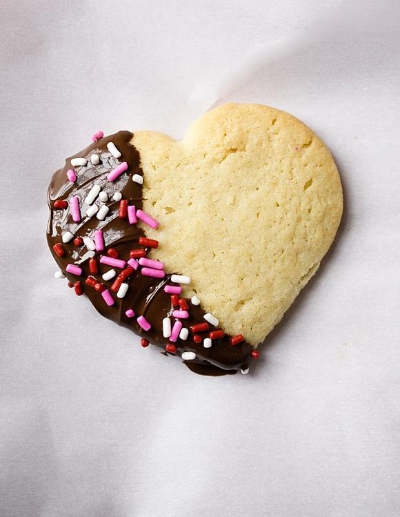 Chocolate dipped sugar cookies and 5 valentine’s day cookie recipes