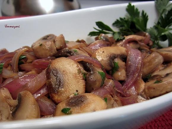 Sautéed mushrooms with onion for steak