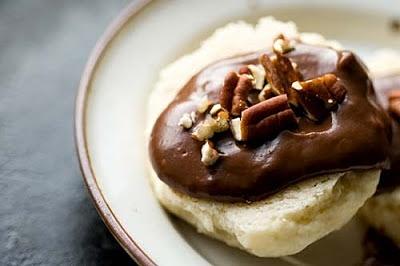 Chocolate gravy and biscuits