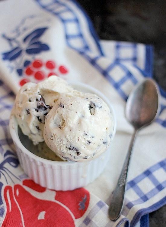 Dark chocolate chunk ice cream with 3 ingredients no ice cream maker