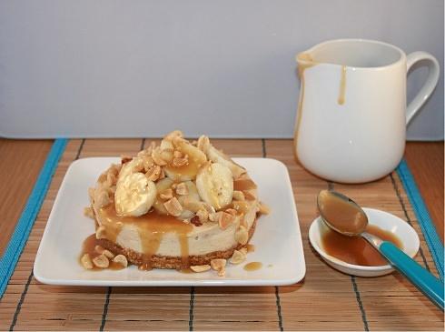 Frozen peanut butter and banana pie with caramel swirl