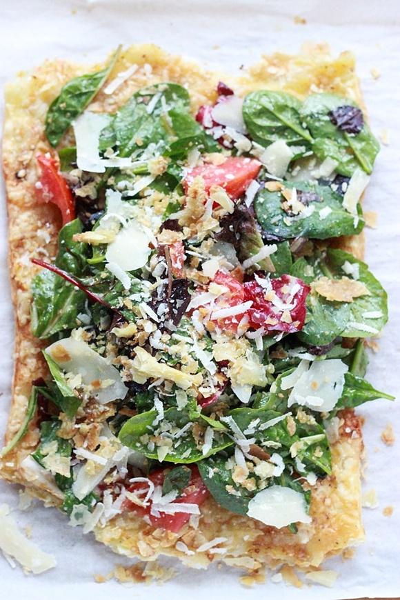California tricolore salad pizza