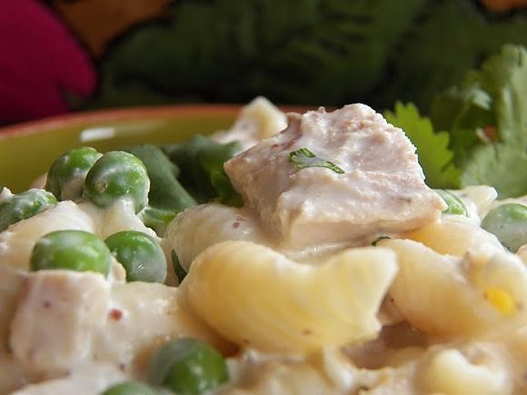 Shell macaroni and tuna salad Costa Rican style