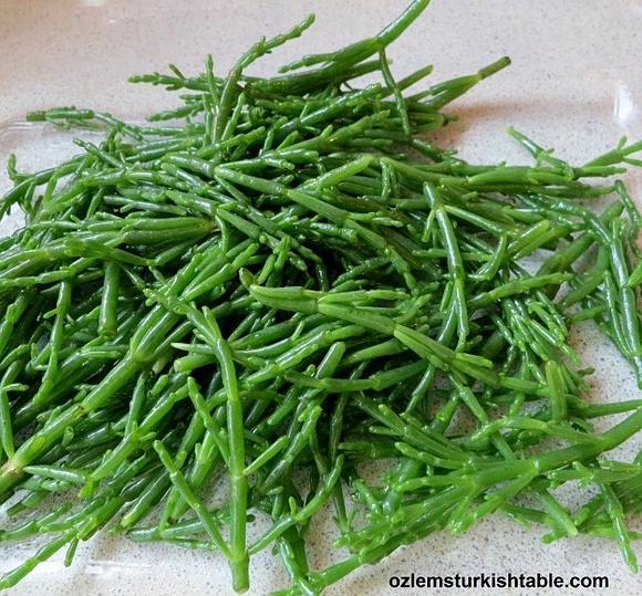 Samphire with salmon, tomatoes, and olives