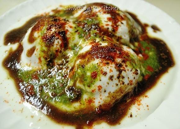 Dahi bhalla - indian crispy vada with curd