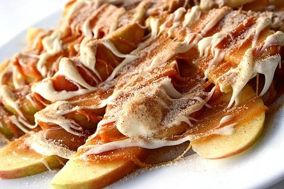 Apple nachos with caramel and nutella