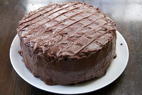 Lana cake: moist chocolate cake with pudding frosting