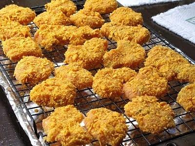 Breaded chicken nuggets with homemade ketchup