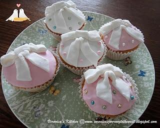 Cupcakes with Dots and Bows