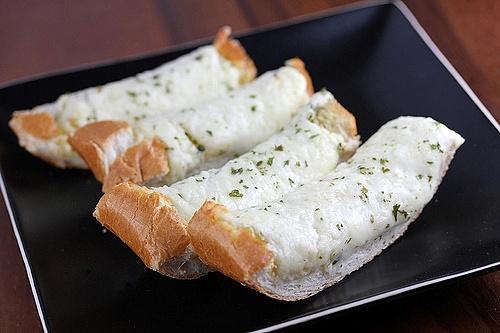 How to Make Garlic Cheese Bread