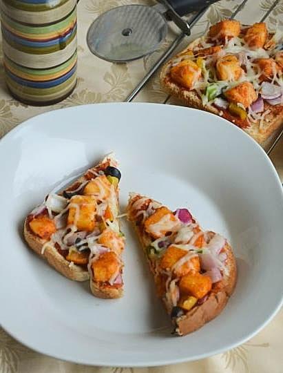 Paneer Tikka Bread Pizza