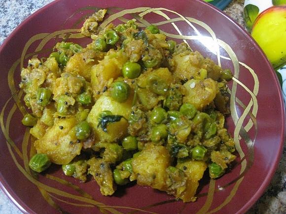 Spicy potato and peas curry