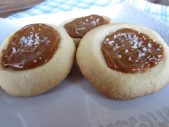 Salted caramel shortbread cookies
