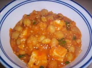 Kabuli chana gravy with paneer