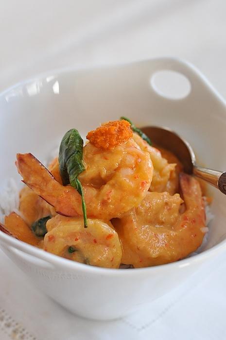 Prawns with coconut milk and preserved crab fat