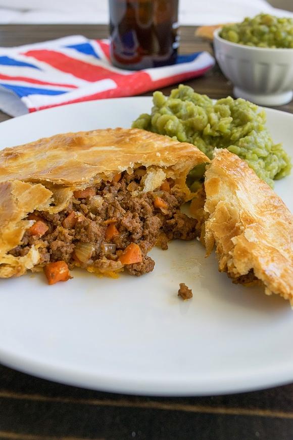 Minced beef and onion pies