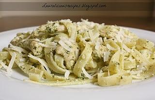 Pasta pesto with ricotta and chicken