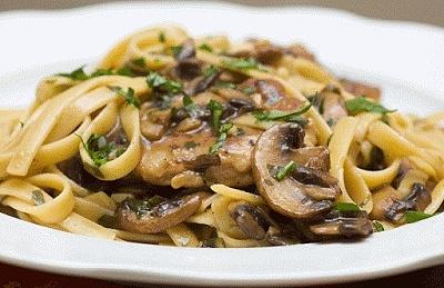 Pork tenderloin medallions with Marsala sauce and pasta