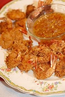Coconut shrimp with dipping sauce