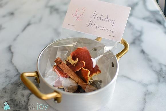 Holiday stovetop potpourri with free printable template