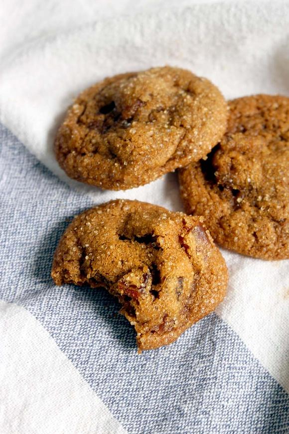 Spicy ginger date cookies
