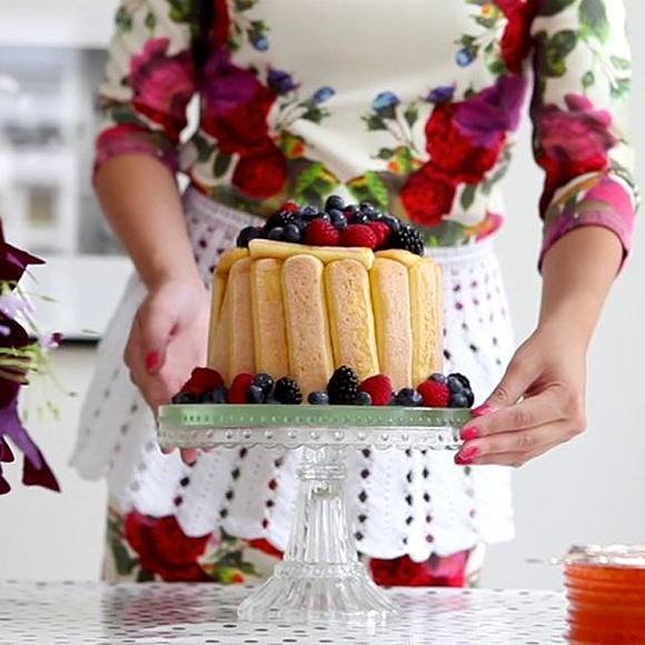 Berry bomb – late summer cake recipe