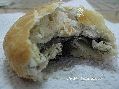 Chinese red bean pastry
