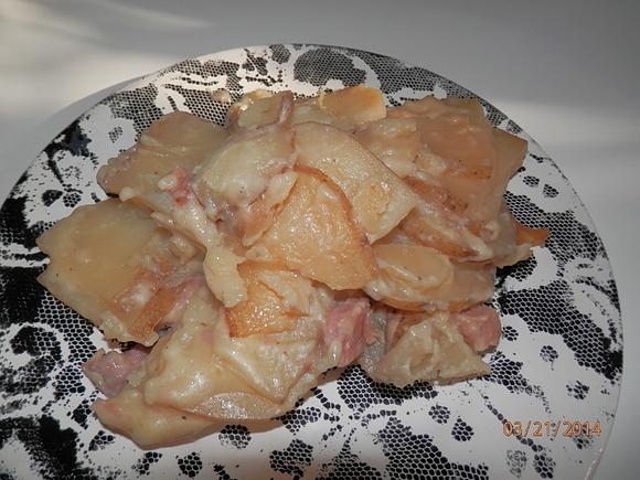 Dairy free crock pot scalloped potatoes with ham