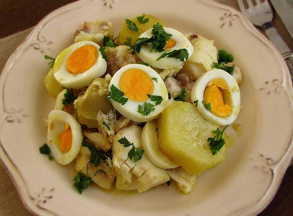 Hake à gomes de sá with potatoes and eggs