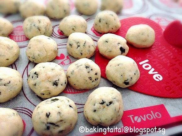 Melt-in-mouth pork floss seaweed cookies
