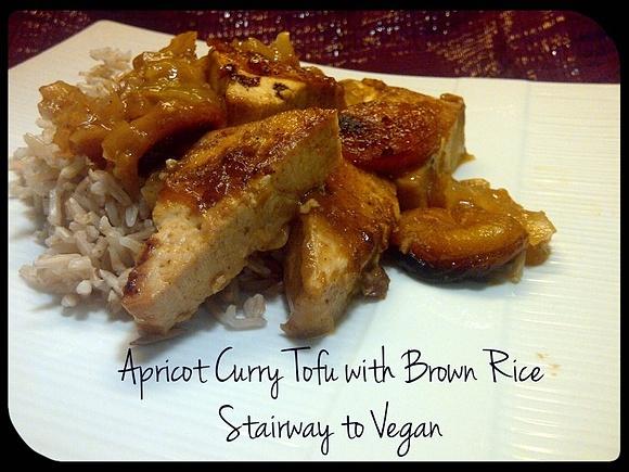 Apricot tofu curry with brown rice - vegan recipe