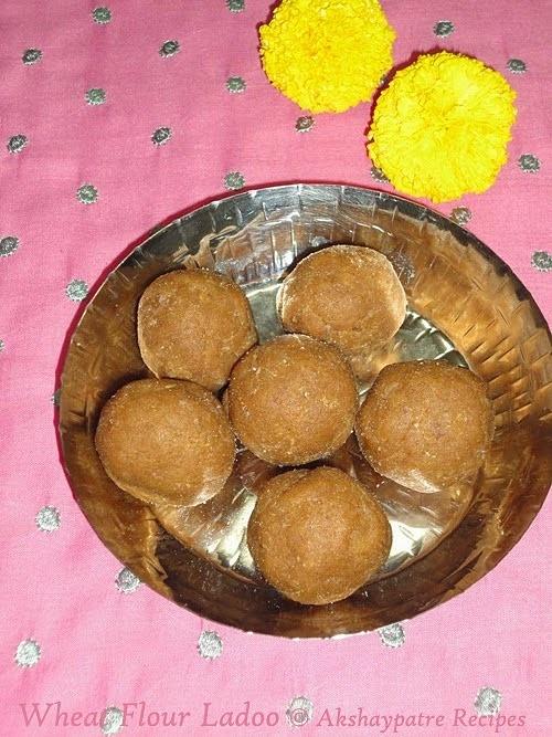 Wheat Flour Ladoo Recipe - Godi Hittina Unde