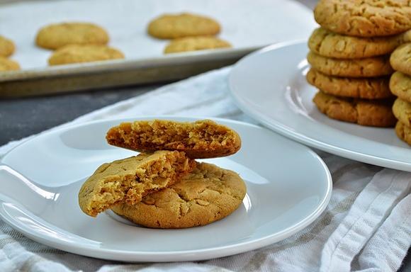 Peanut Butter and Toasted Oats Cookies