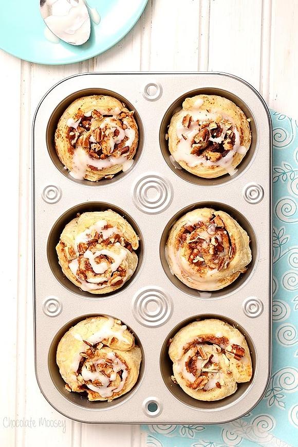 Puff pastry cinnamon rolls for two