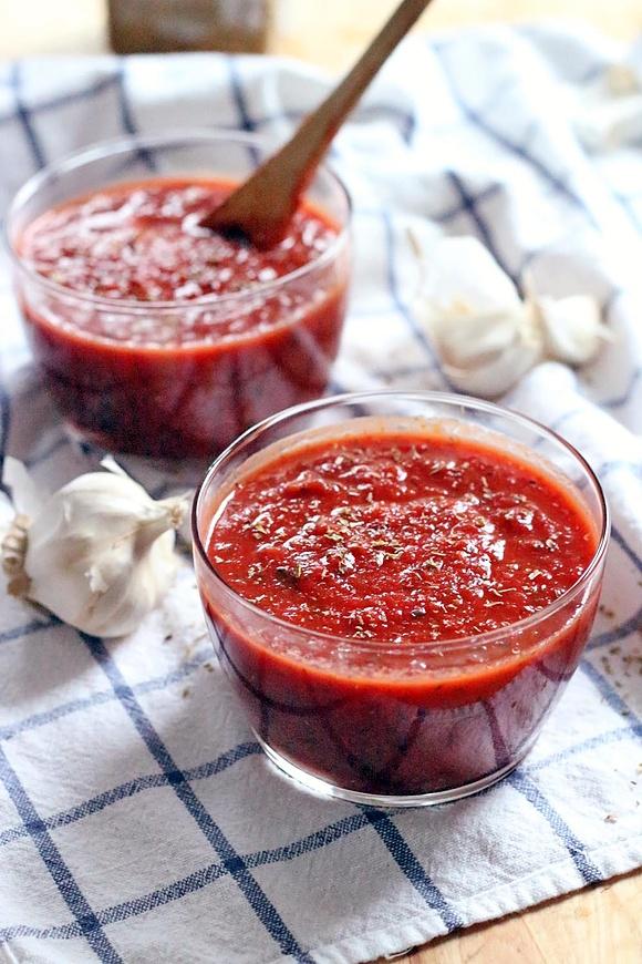 Quick and Easy Homemade Pizza Sauce