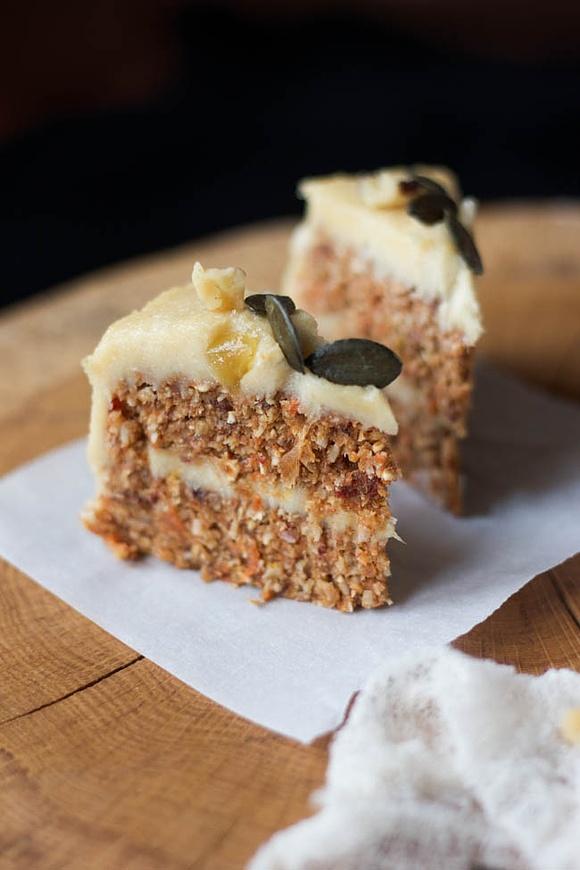 Raw carrot cake with cashew lemon cream