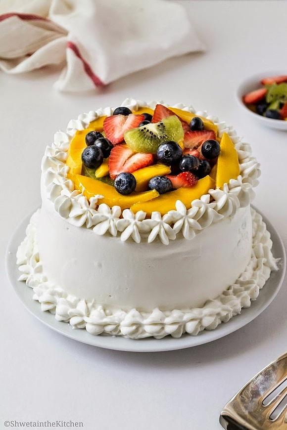 Vanilla sponge cake with whipped cream and fresh fruits