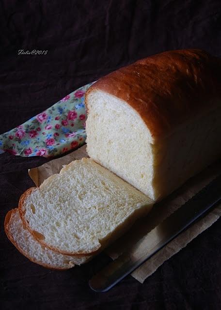 Loaf bread water roux method