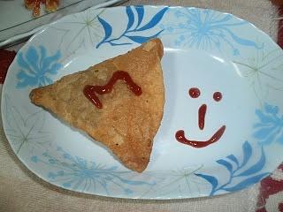 Aloo samosa - crispy and spicy potato samosa