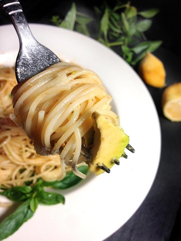 Minute vegan avocado lemon and caper pasta