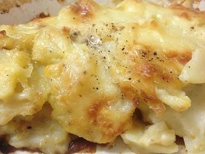 Cheesy scalloped potatoes with caramelized onions