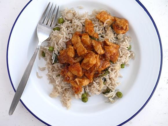 Spicy chicken with pea and cinnamon rice